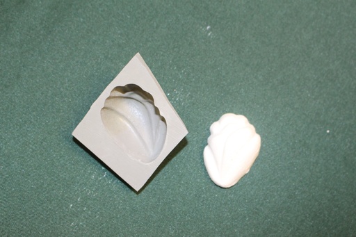 [01961] Rosebud Candy Mold